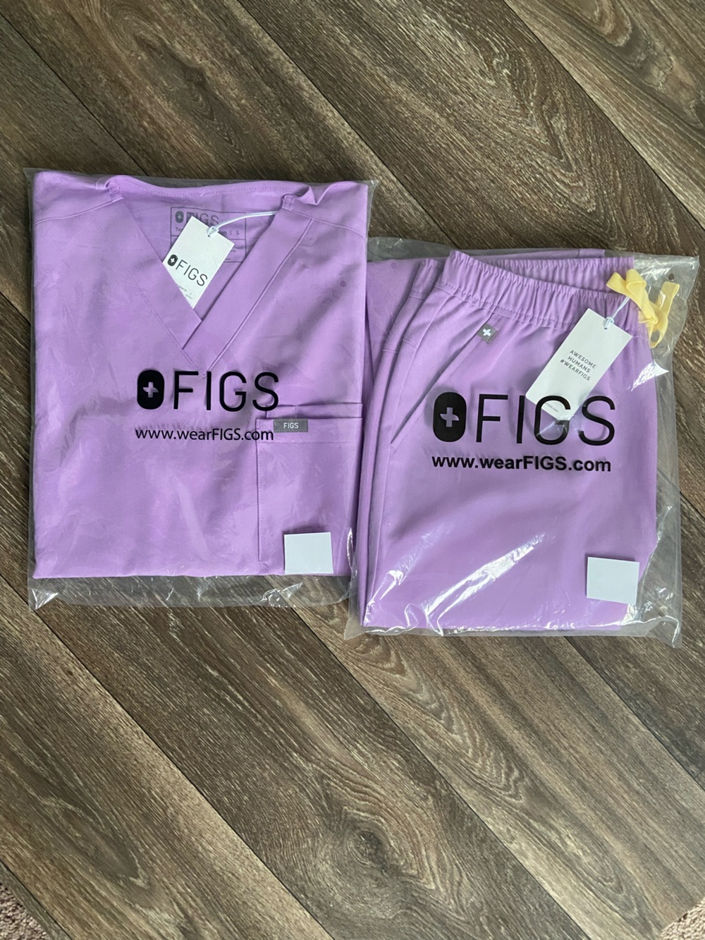 FIGS Men’s Wild Iris Scrub Set